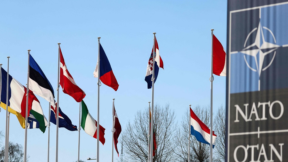 Finlanda anetaresohet zyrtarisht ne NATO, Rusia perforcon ushtrine